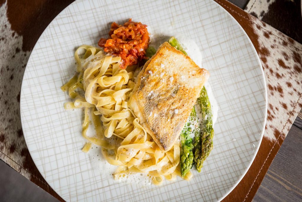 Freilich-am-See-frischer-Zander-als-Hauptgang