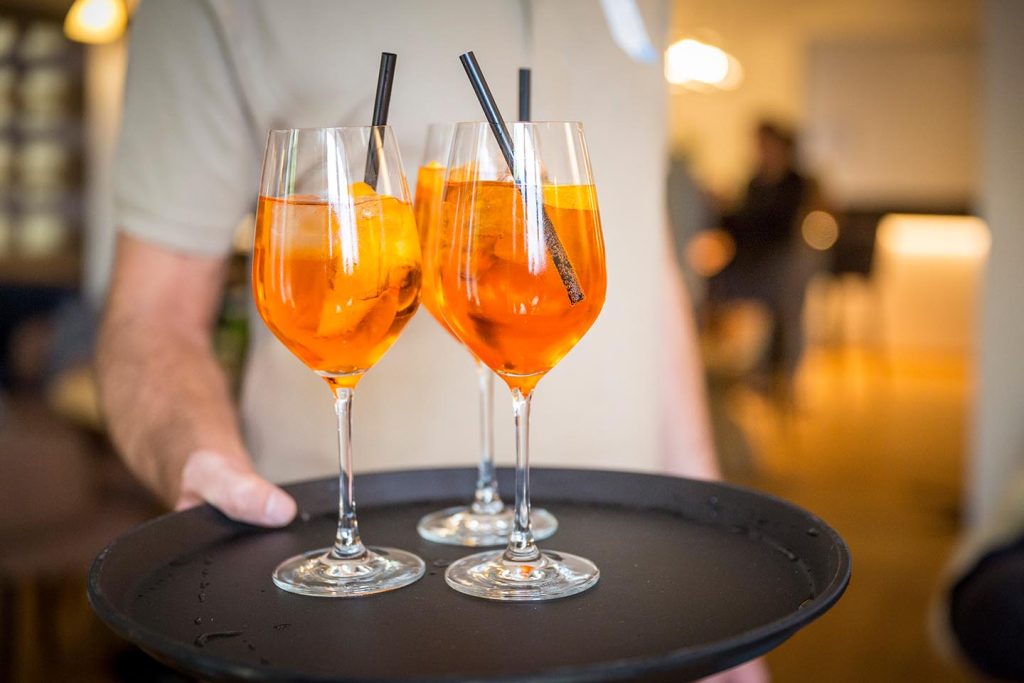 Kühle-Getränke-im-Freilich-am-See-in-Bad-Saarow